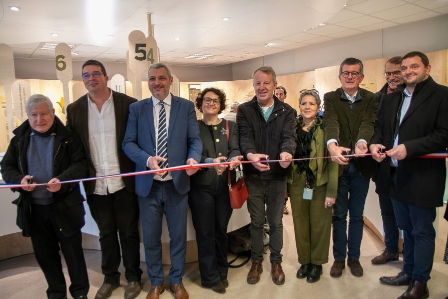 Coup du ruban lors de l'inauguration d'Agroécologia, le 15 décembre 2025 à UniLaSalle Beauvais