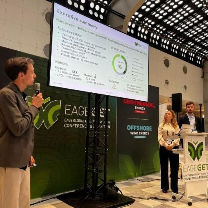 étudiants lasalliens en géologie pendant la présentation de leur travail lors du Global Energy Transitions de l'EAGE à Rotterdam