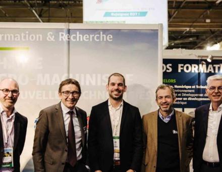 Cérémonie de passation de la présidence du comité de pilotage de la Chaire AMNT. De gauche à droite : Jérôme Fortin (UniLaSalle), Christian Fischer (Groupe Kuhn), Simon Ritz (UniLaSalle), François Pinet (Michelin), Thierry Lhotte (AGCO – Massey Ferguson)