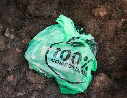 À quand des déchets plastiques biodégradables, à composter chez soi ?